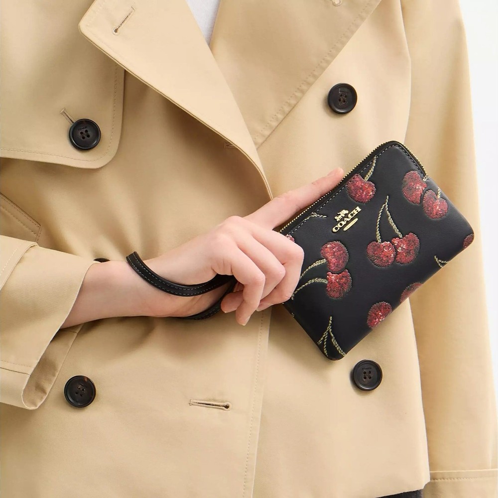 NWT❤️ Coach Corner Zip Wristlet With Cherry Print