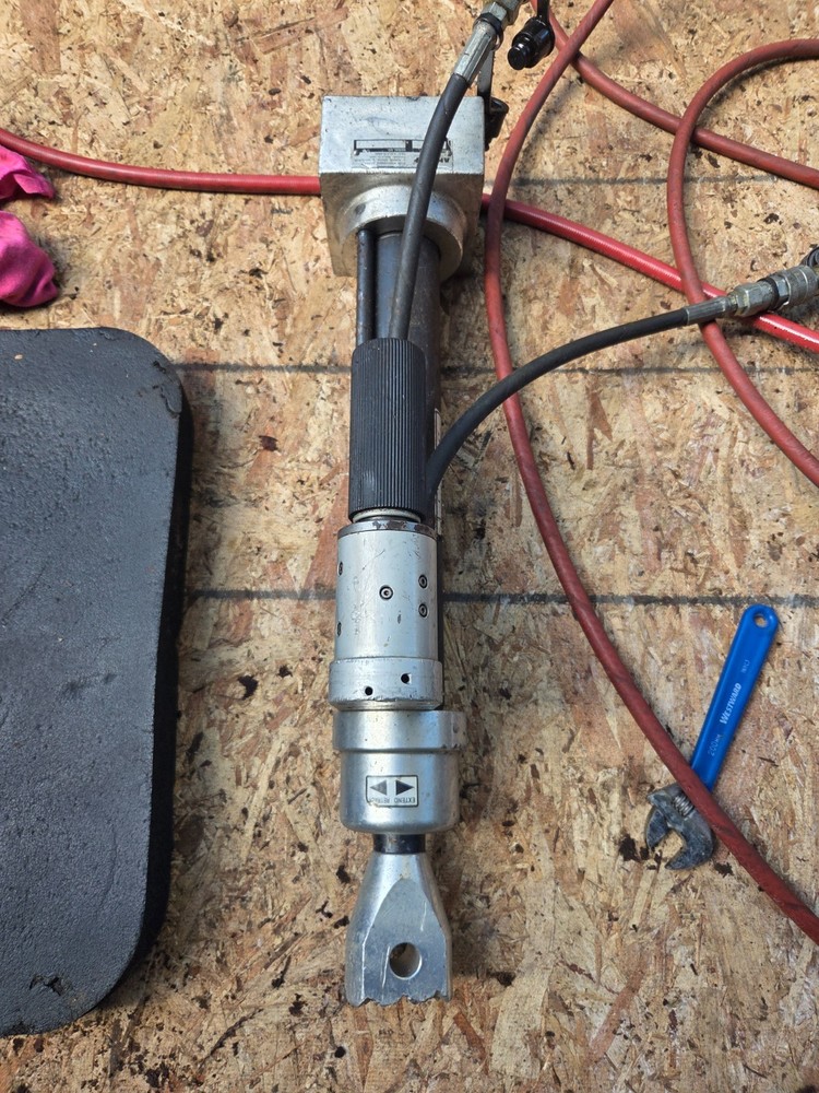 Amkus 40R  Push/Pull Hydraulic Ram