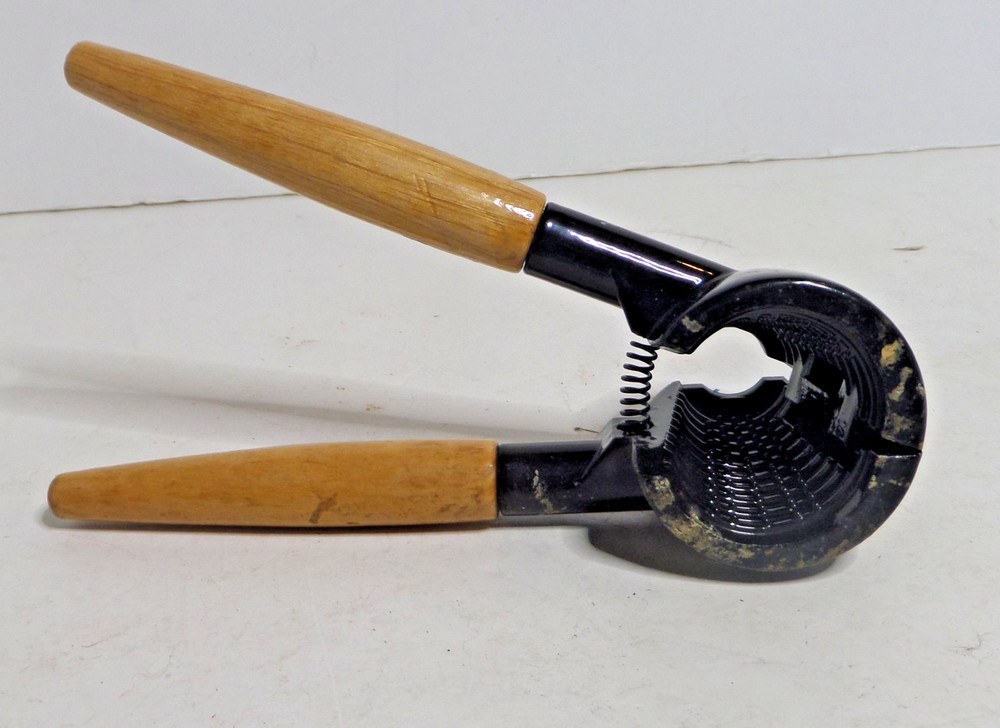 Nut cracker vintage