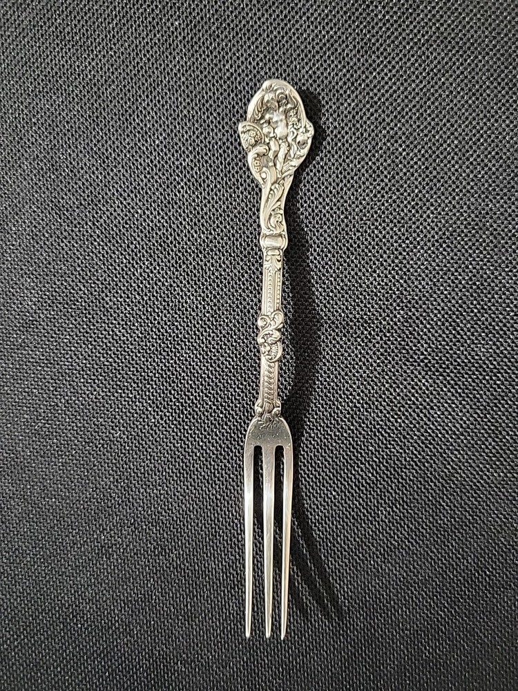 Antique Gorham Chantilly Pattern Sterling Silver Lemon Fork Copyright 88 13g