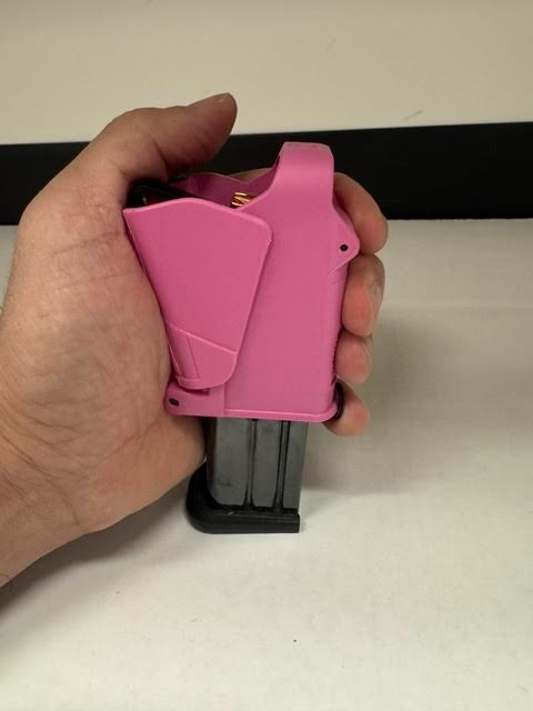 Gunvault Universal Mag Loader Fits 9mm 45 Single/Double Stack Pink unbranded