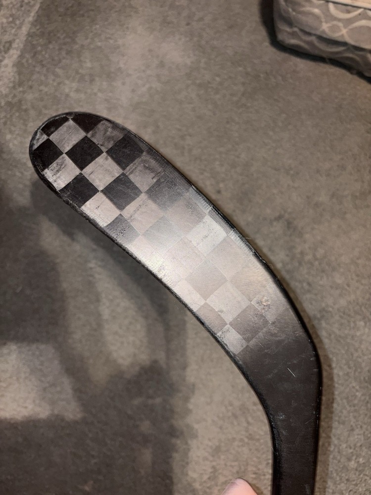 True Catalyst Pro Hockey Stick (30 Flex, Mid Kick)