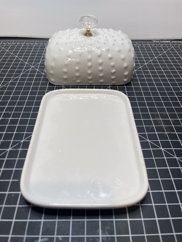 Simple Charm White Ceramic Butter Dish Textured Design Clear decrotive knob Dot