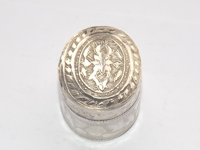 EASTERN SOLID SILVER STERLING BOX, SILVER PILL BOX, SILVER RING BOX c1970
