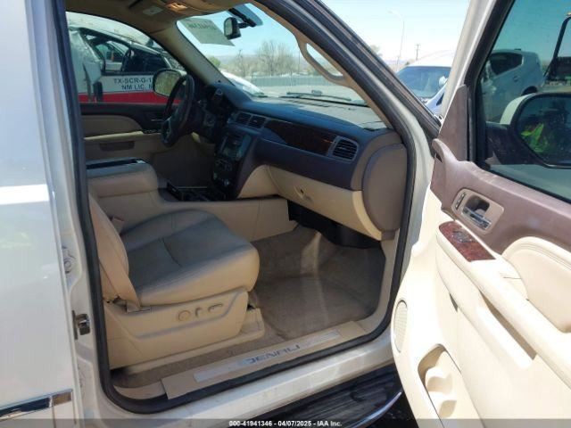 Passenger Right Front Spindle/Knuckle Fits 07-14 ESCALADE 2447732
