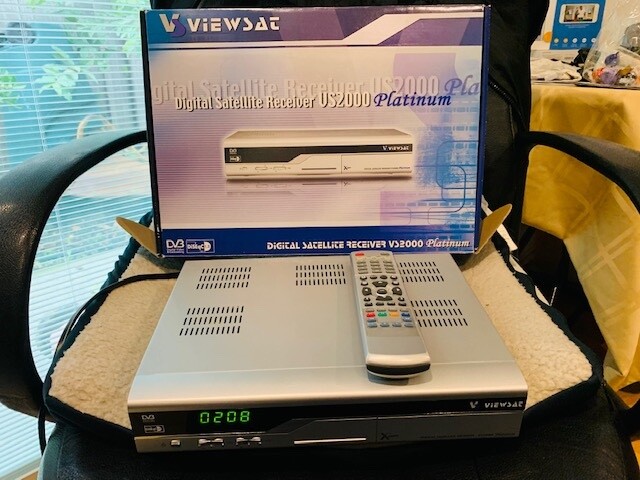 2 Viewsat VS2000 Platinum + Null Cable and Satellite Finder 