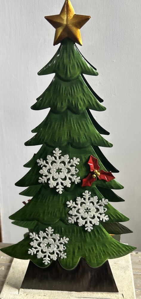Metal Christmas Tree 16 In - Neat Piece