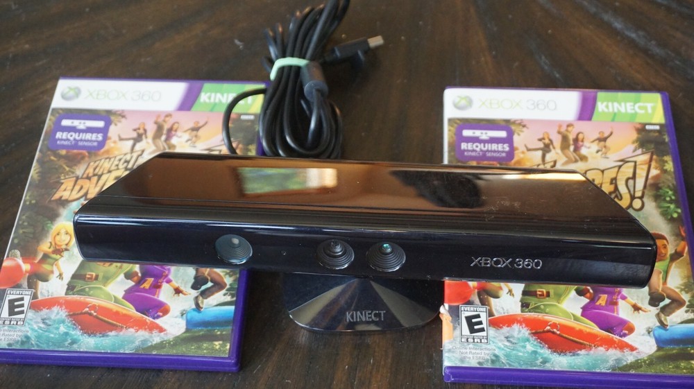 Xbox 360 Kinect Camera - Comes with 2 kinect adventures games 