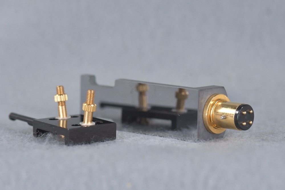 Victor Laboratory PH-L1000 Ceramic Headshell In Excellent Condition