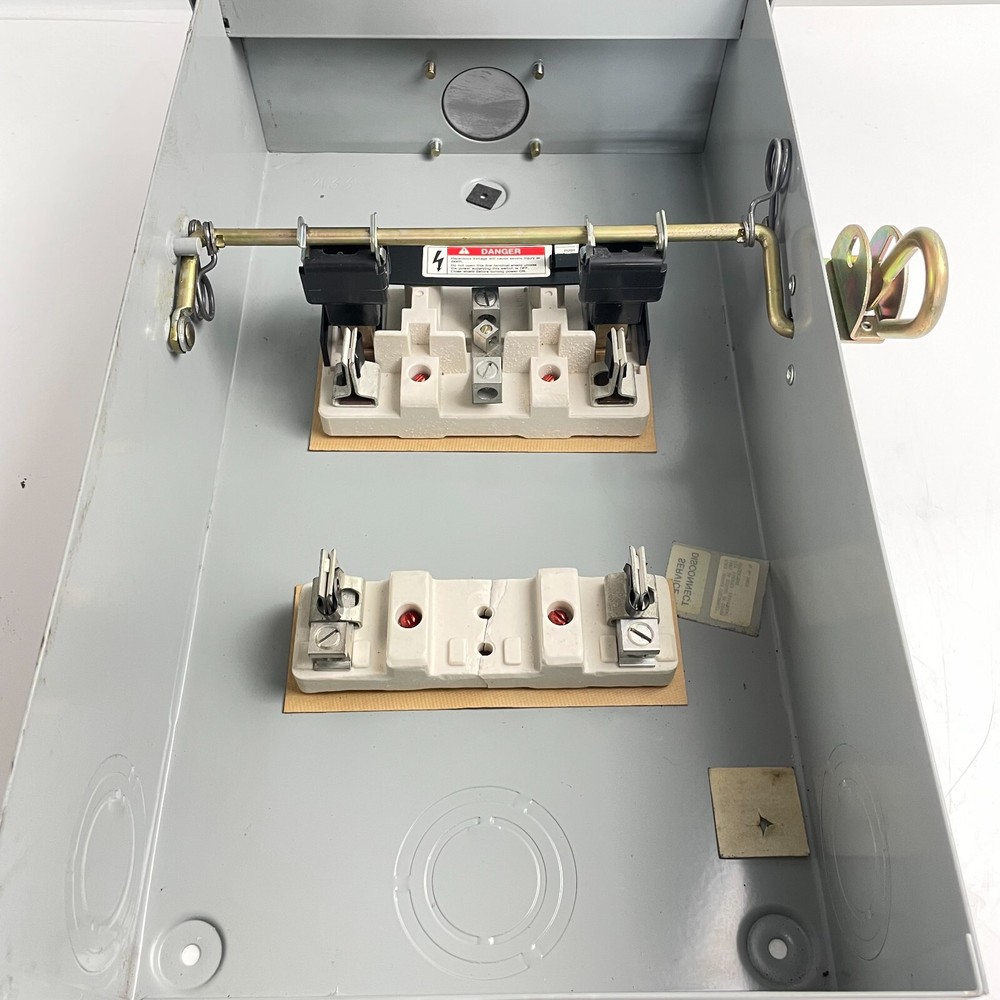 SIEMENS NR323 ENCLOSED SWITCH SERIES B TYPE 3R 100A