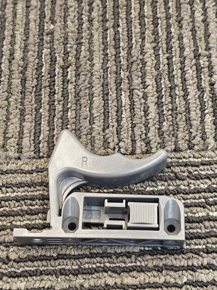 (QTY 30) Richelieu 718002 Front Locking Device for 314F Slide