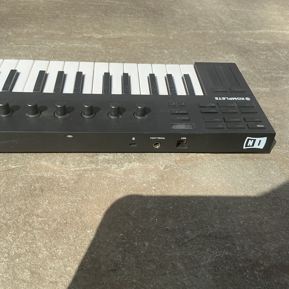 Native Instruments M32 Komplete Kontrol Keyboard Controller (26154)