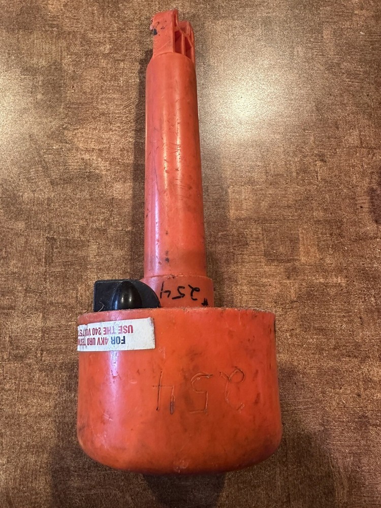 *** SALISBURY WHSCO AUDIO VISUAL AC VOLTAGE DETECTOR IN CASE ***