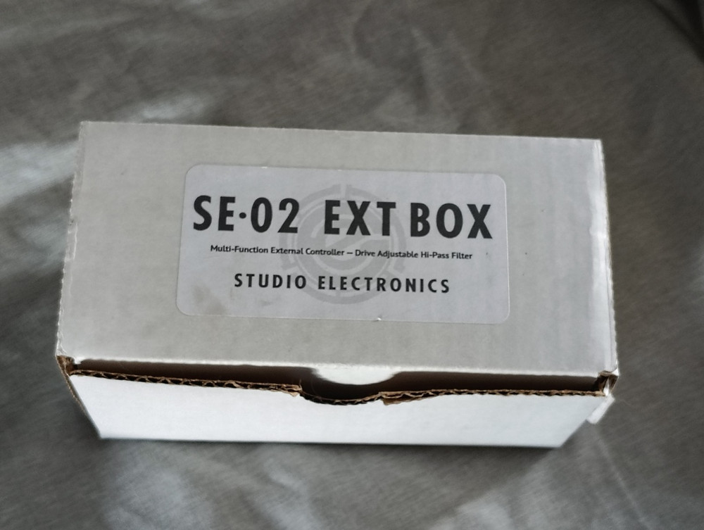 Roland SE-02 EXT BOX Studio Electronics