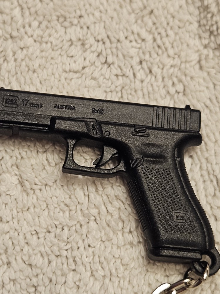 GLOCK 9 mm Firearm Key Chain new