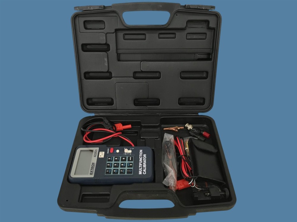 Extech Instruments Model 422123 Precision Multifunction Calibrator w/ Case
