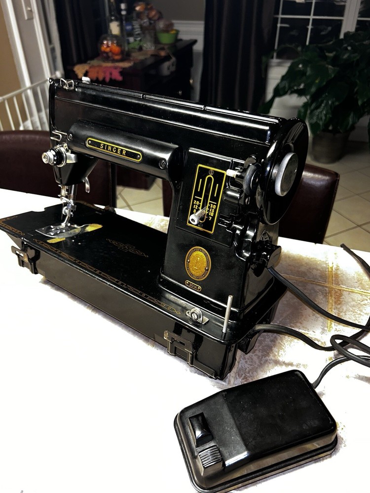 Working 1951 Singer Sewing Machine