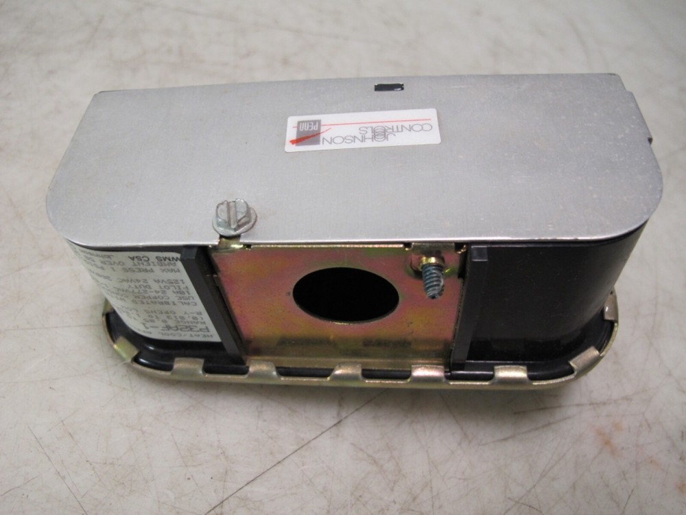 NEW JOHNSON CONTROLS P32AF-1C SENSITIVE DIFFERNTIAL PRESSURE SWITCH
