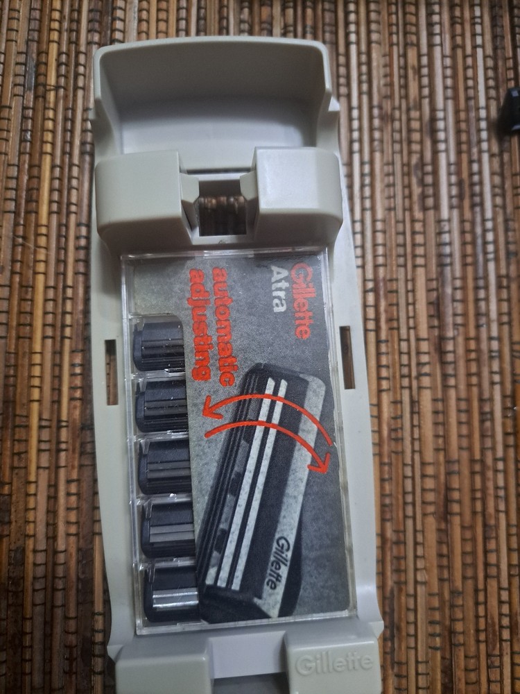 Gillette Atra X4 date