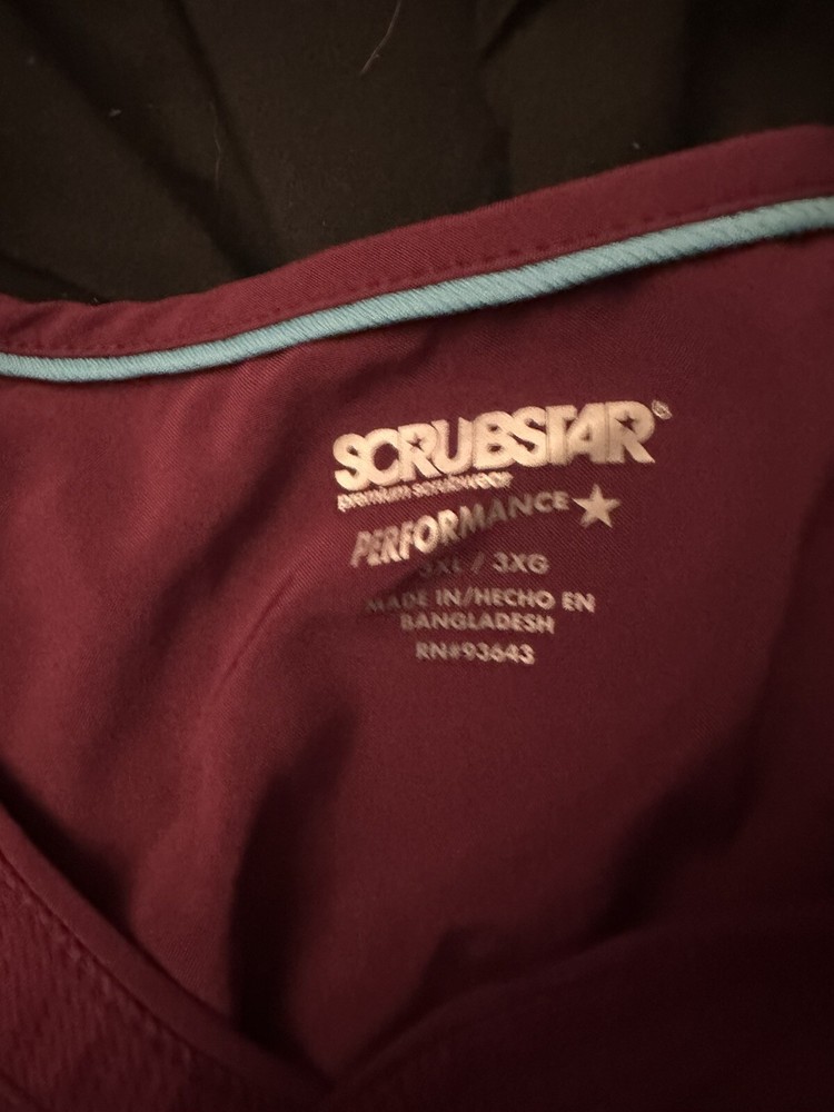 Fuchsia scrub top set! 💜