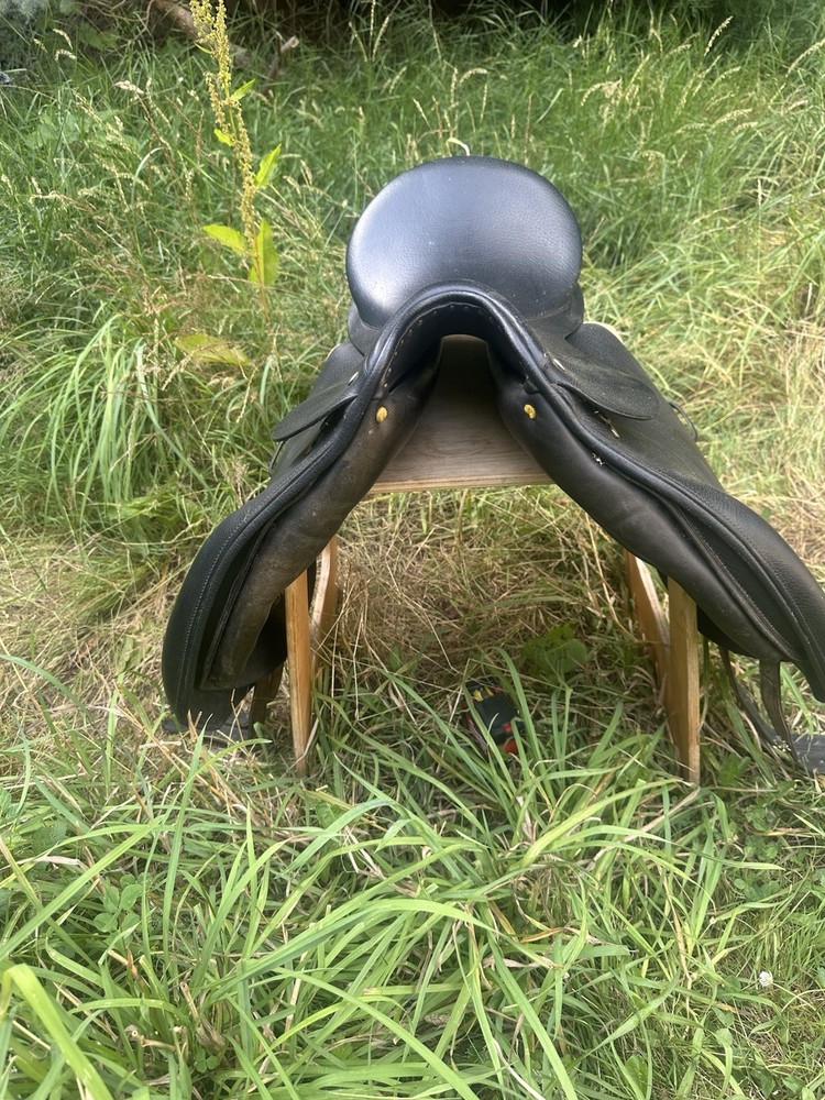 Crosby Dressage Saddle 17.5