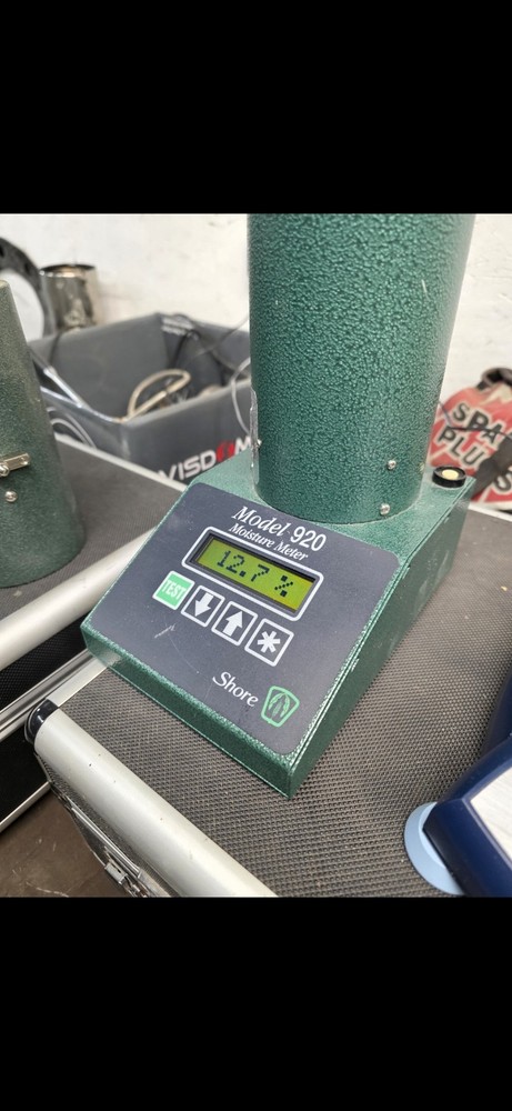 Shore Model 920 Portable Moisture Meter Package