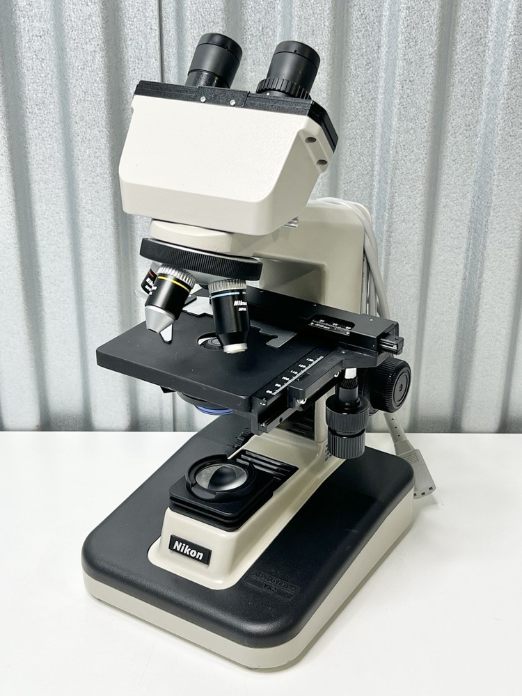 Nikon Alphaphot YS2-H Binocular Microscope with 3 Objectives & Eyepieces 33114