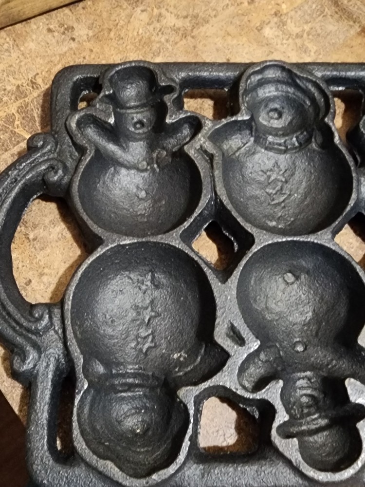 VTG John Wright Cast Iron Snowman Baking Mold Pan 9” X 6”