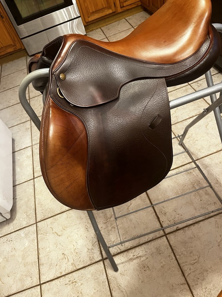 BEVAL SADDLE - 17” - MEDIUM TREE - TREE AND LEATHER IN PERFECT CONDITION!