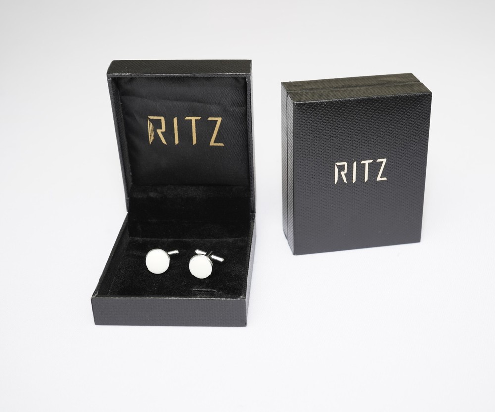 Solid White colored cufflinks – round shaped