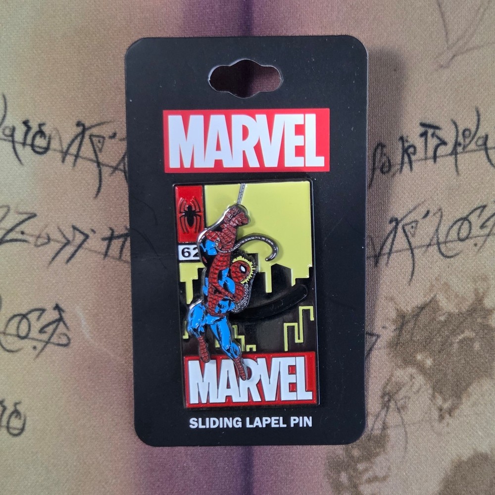 Marvel Spider-Man #62 Sliding Collectible Lapel Pin
