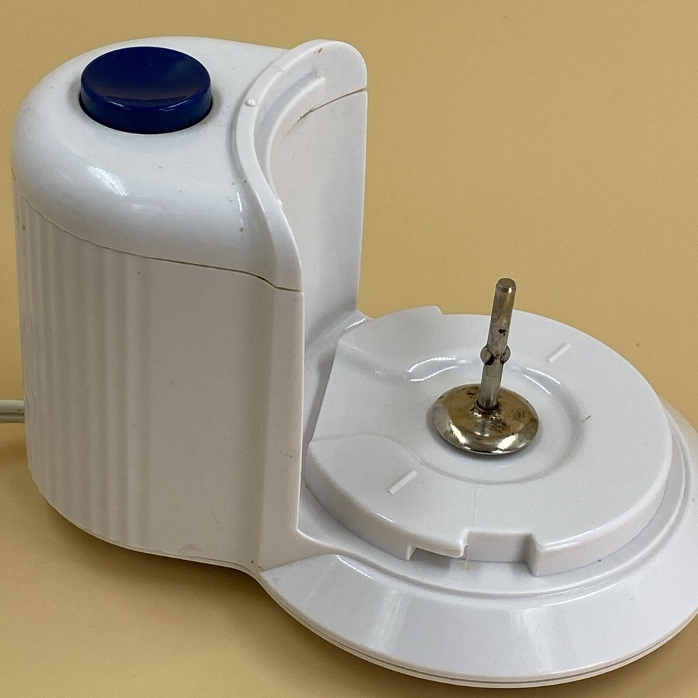 White BLACK + DECKER One Touch Chopper HC306 / Base Only