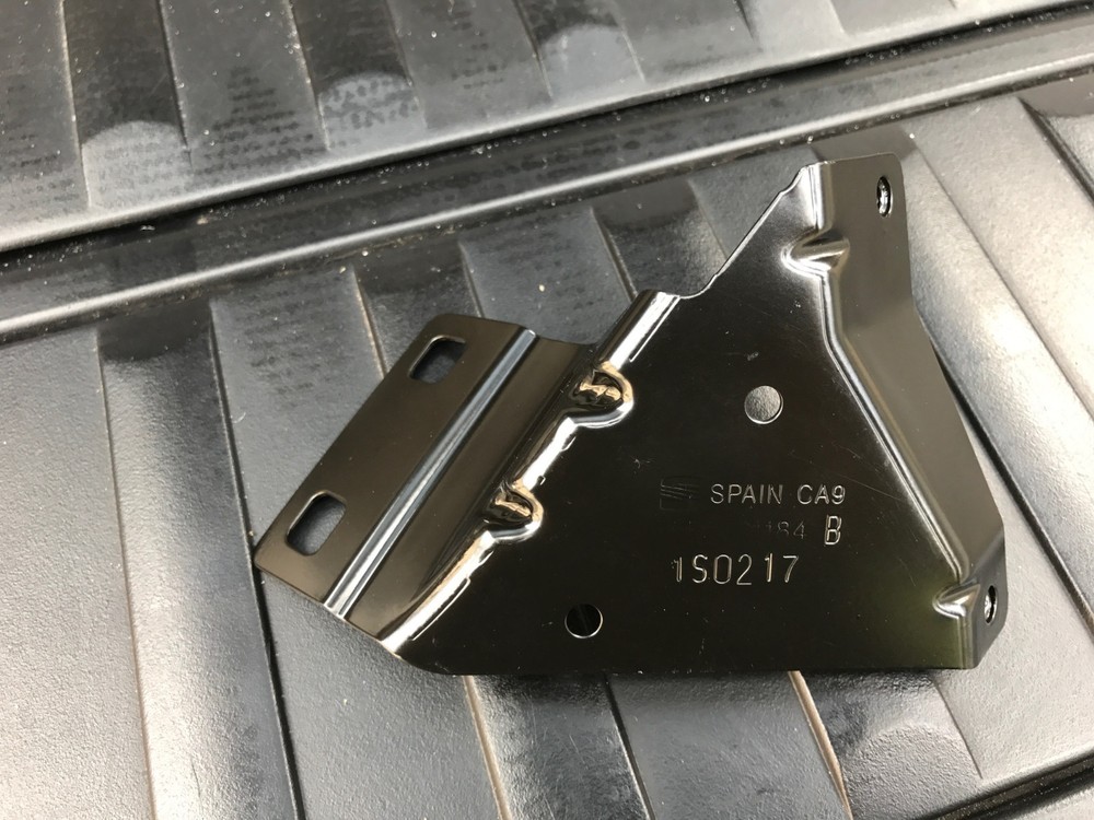 SEAT LEON 5F FRONT DRIVER SIDE WING SUPPORT BRACKET 5F0821184B 2013 > 2018 RH OS