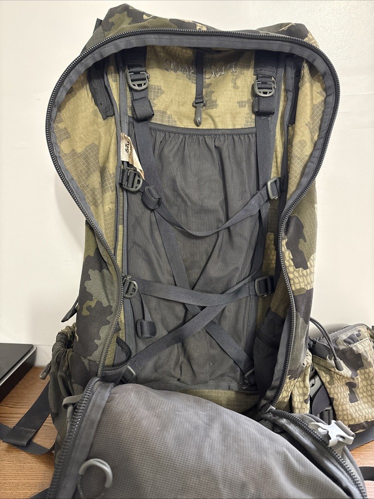 Kuiu Pro 3600 Verde Backpack Lumbar Support Adjustable Straps Carbon Pack Frame