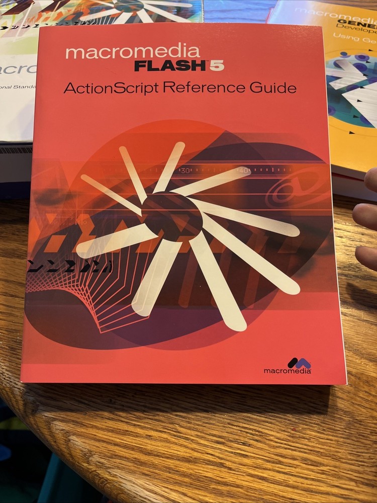 MACROMEDIA FLASH 5 for MAC - EDUCATION version, 3 books and install Cd, Box