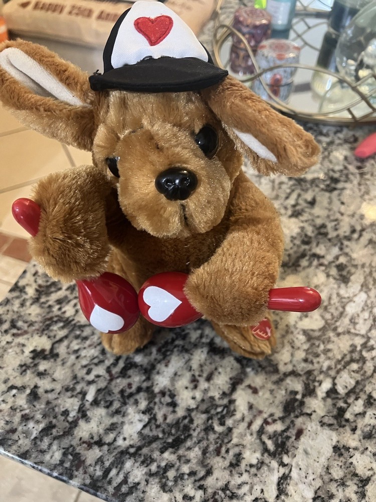 Vintage Dundee singing Kangaroo