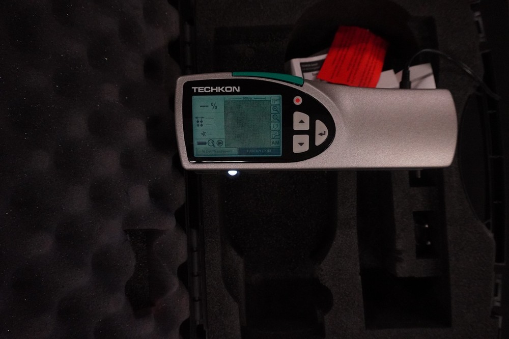 TECHKON SpectroPlate Start B307011 w/ Dock & Case Spectrodensitometer Powers On