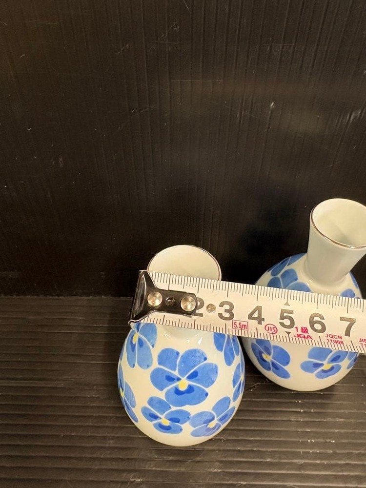 ✨Arita ware✨Ceramic sake bottle with blue flower pattern