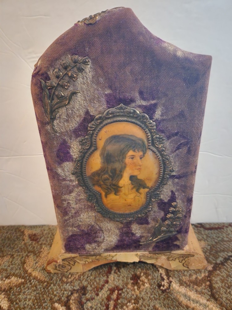 Vintage Celluloid/Felt Vanity Box With Accessories!