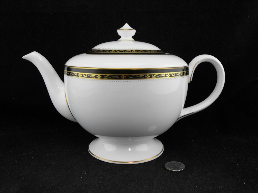 ROYAL WORCESTER ODETTE TEA POT WITH LID