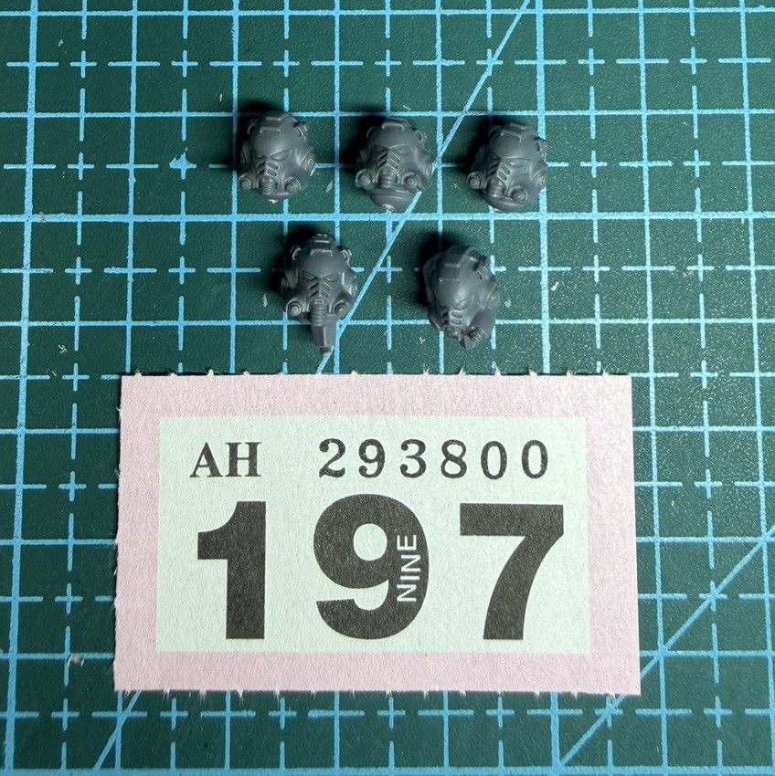 5 Space Marine Aggressor Head Helmet Sergeant Character Gravis Heresy 40K Bits