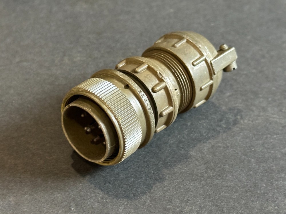 Bendix Electrical Plug Connector P/N MS3106E20-16P New