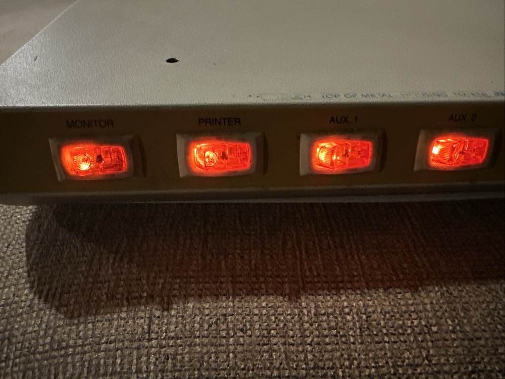 Tripp Lite CCI 6-12 Transient Voltage Surge Suppressor 6-Outlet Command Console