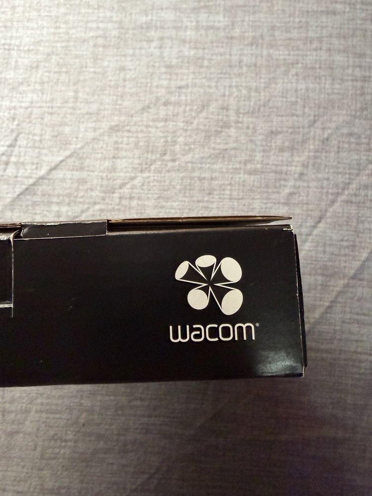 Wacom Intuos Pen & Touch Small Graphics Tablet CTH-480