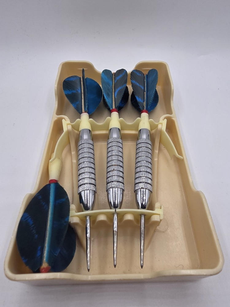 Vintage Unicorn Plus-Two Darts With Case  - Blue Feather Flights - 24g