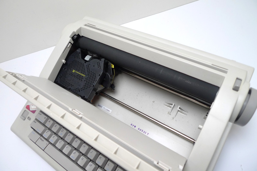 Smith Corona NA3HH Display Dictionary Typewriter, Feed Works/Needs Ribbon | Read