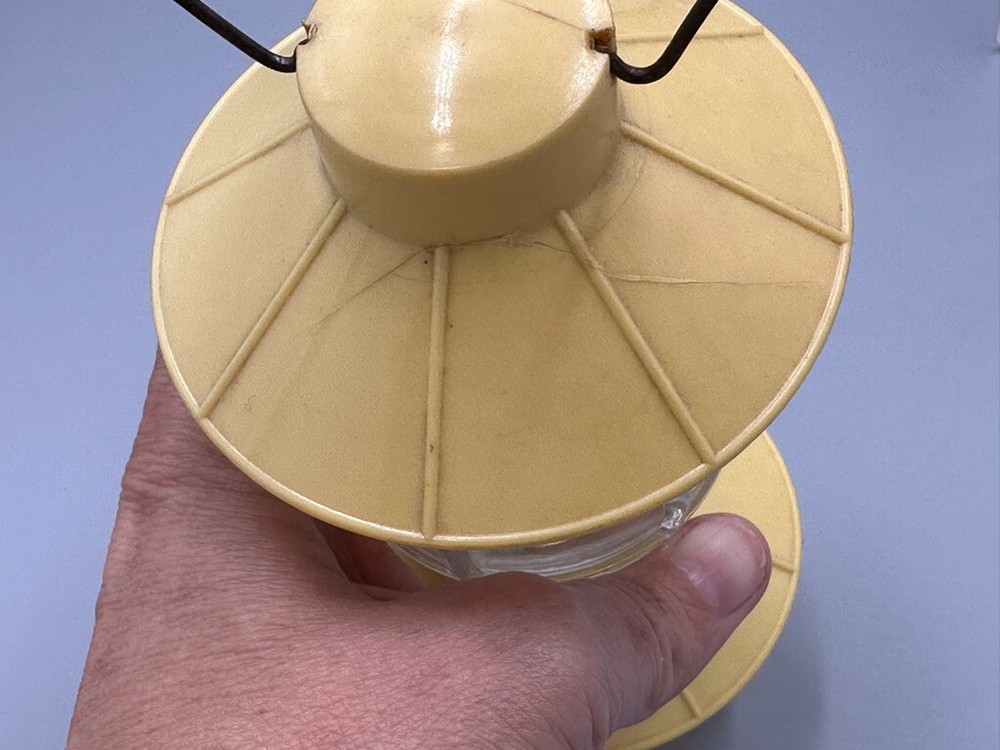 c 1950 Railroad LANTERN Yellow Plastic & GLASS CANDY CONTAINER Millstein A&E 448