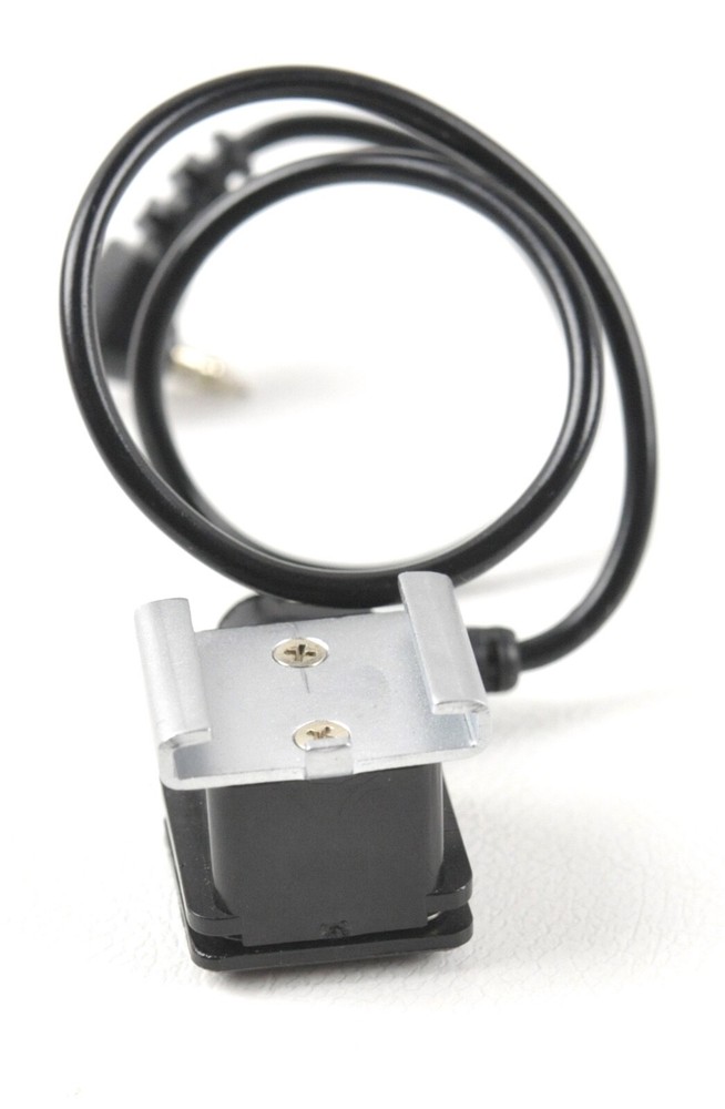 HOTSHOE ADAPTER W/ CORD