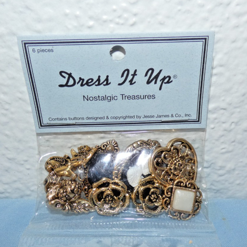 Dress It Up Buttons Nostalgic Treasures 6 Pieces
