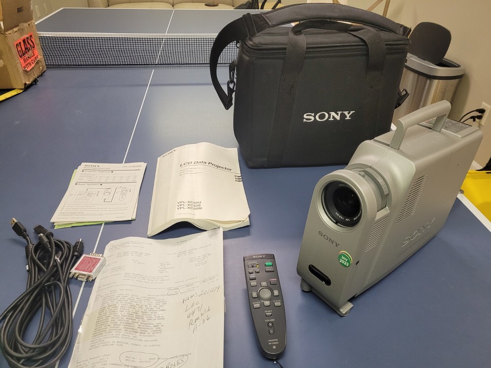NICE! Sony LCD Data Projector VPL-XC50U, Warranty!